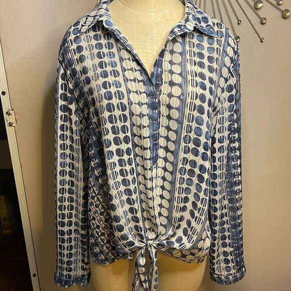 Chico's Textured Dots Dominique Shirt Sz 2 Large LIKE NEW! - Picture 2 of 8